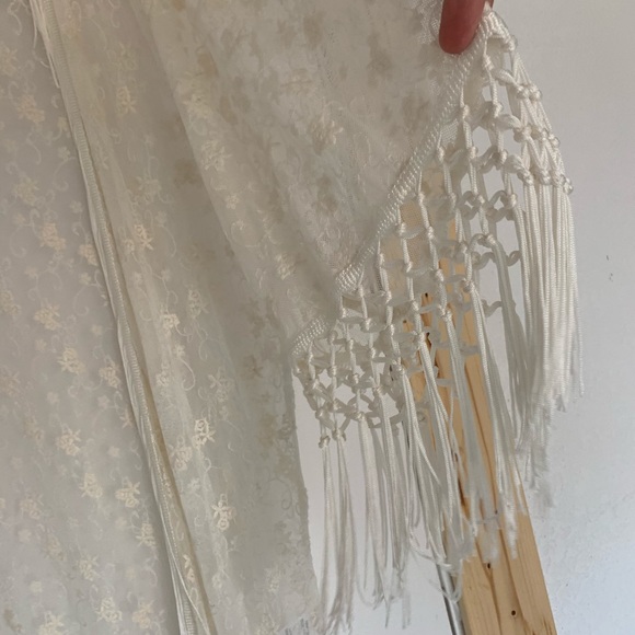 White Lace Kimono - Picture 2 of 5